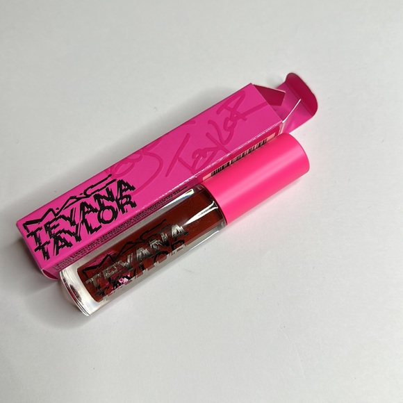 MAC Teyana Taylor 10's Accross Da Board Lipgloss NIB limited edition - Picture 6 of 10